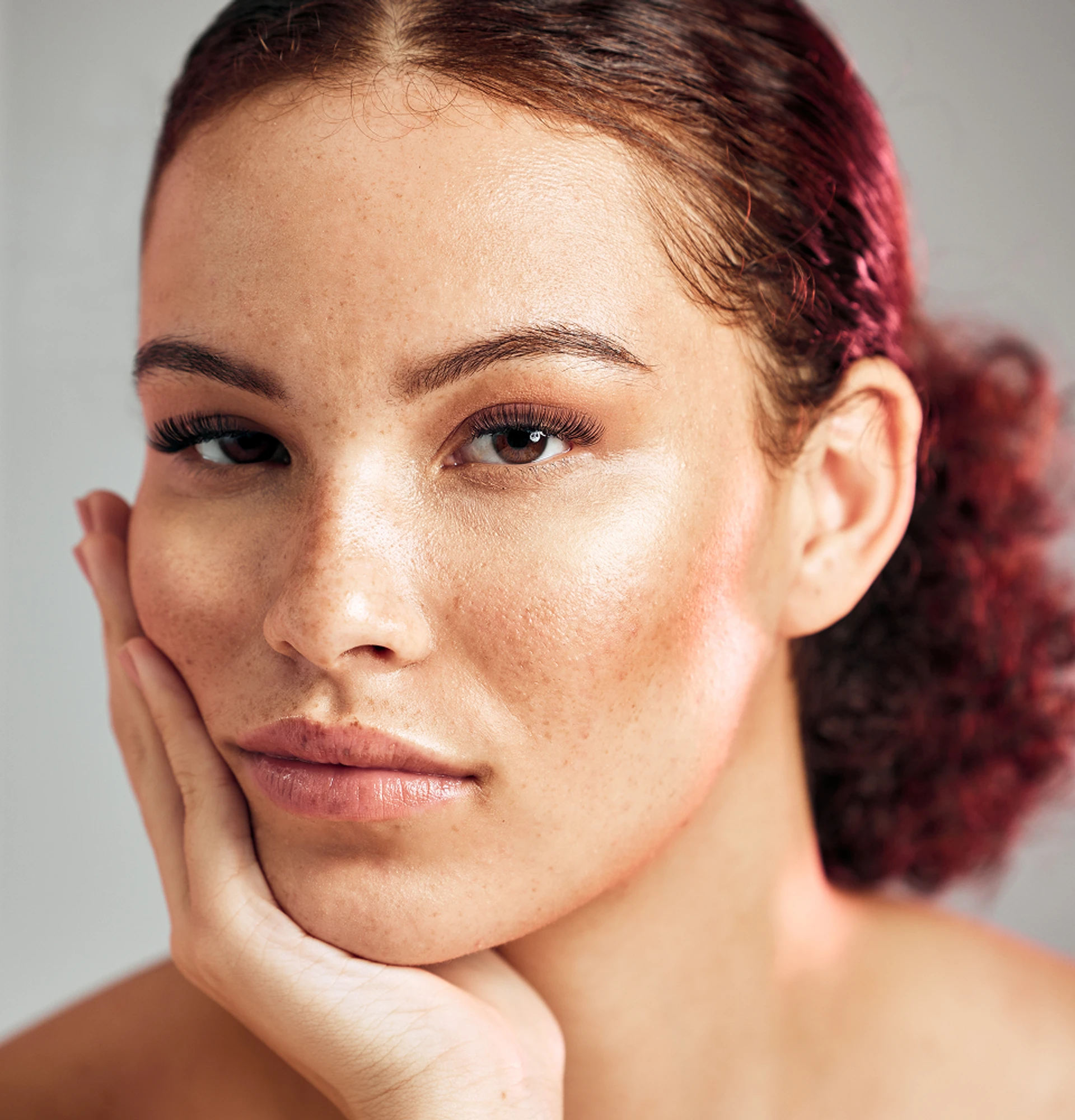 femme avec extension de cils